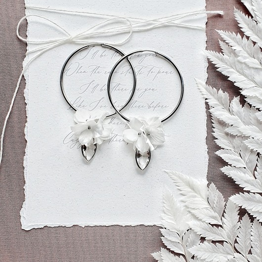 Biżuteria ślubna Kolczyki srebrne koła ślubne z kwiatami SILKY - koła 4cm
