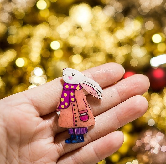 broszki Broszka z zającem Józią w Zimowym Płaszczu