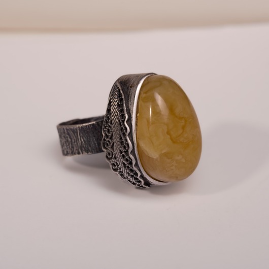 pierścionki srebrne Pierścionek srebrny z naturalnym bursztynem bałtyckim