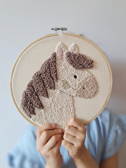 obrazy i plakaty do pokoju dziecięcego Koń -dekoracja ścienna do pokoju dziecka w stylu neutralnym