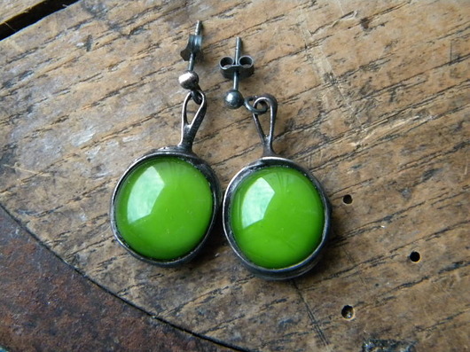 kolczyki wire wrapping zielone jabłuszko  - sztyfciki