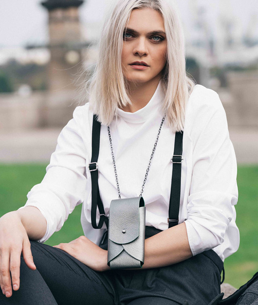 torebki mini Skórzane srebrne etui na telefon