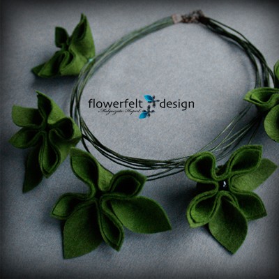 Khaki naszyjnik -Biżuteria Autorska FlowerFelt Design