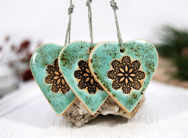 3 małe ceramiczne ozdoby serca - turkus 10FingersArt