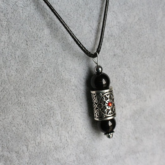 biżuteria męska Czarny turmalin tarcza algizowa