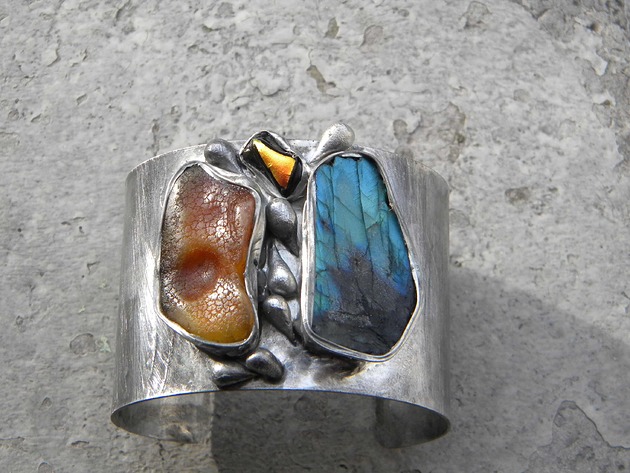 bransoletki wire wrapping Surowy labradoryt z bursztynem   - BRANSOLETA MANKIET - CUFF
