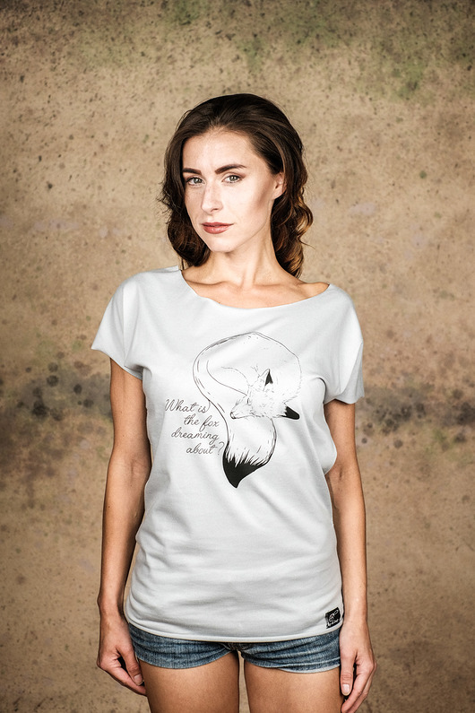 t-shirt damskie Bluzka WHAT IS THE FOX DREAMING ABOUT