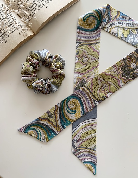 gumki do włosów Jedwabna gumka scrunchie  Irene z odwiązywaną szarfą o długości 64 cm