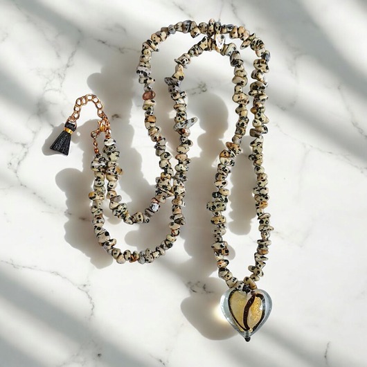 wisiory Jaspis dalmatyński i serce : długi naszyjnik