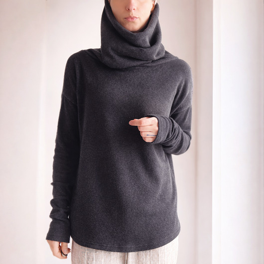 swetry damskie  Wysoki golf czarny sweter