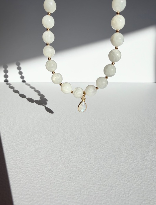 złote naszyjniki Naszyjnik z kamieniem księżycowym Lucia