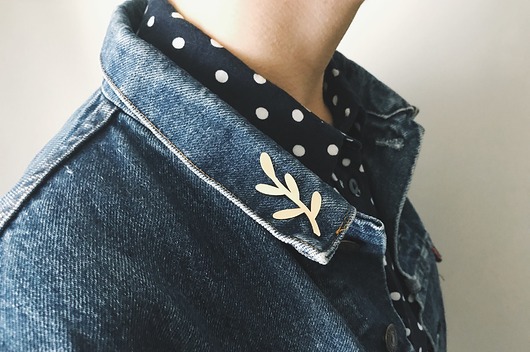 Pin Broszka Vander Liść Złoty Mat Vander jewelry
