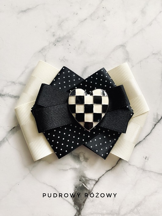 broszki Brosza Black & White z sercem z szachownicy NEW