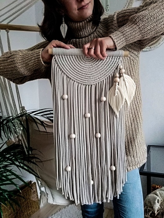 makramy Makrama Boho szara z drewnianymi koralikami