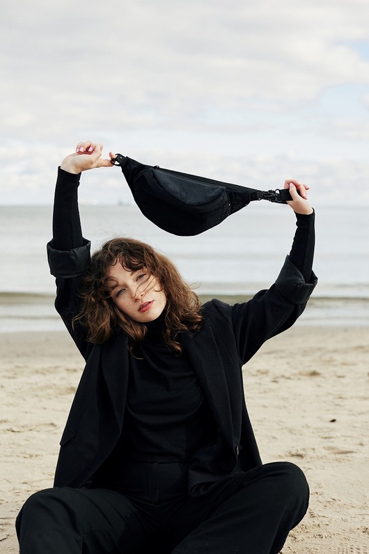 saszetka nerka KRUK velvetowa nerka z haftem JELONKI