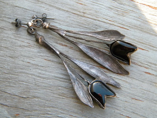 kolczyki wire wrapping czarne tulipany