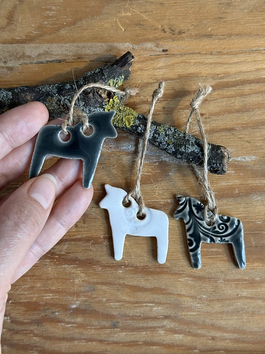 dekoracje świąteczne Koniki ceramiczne zawieszki, zestaw 3 koników