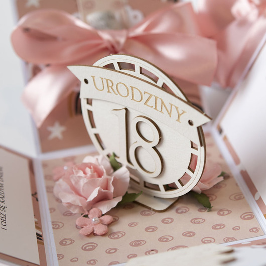 kartki scrapbooking 18 urodziny, exploding box, kartka 3d osiemnastka