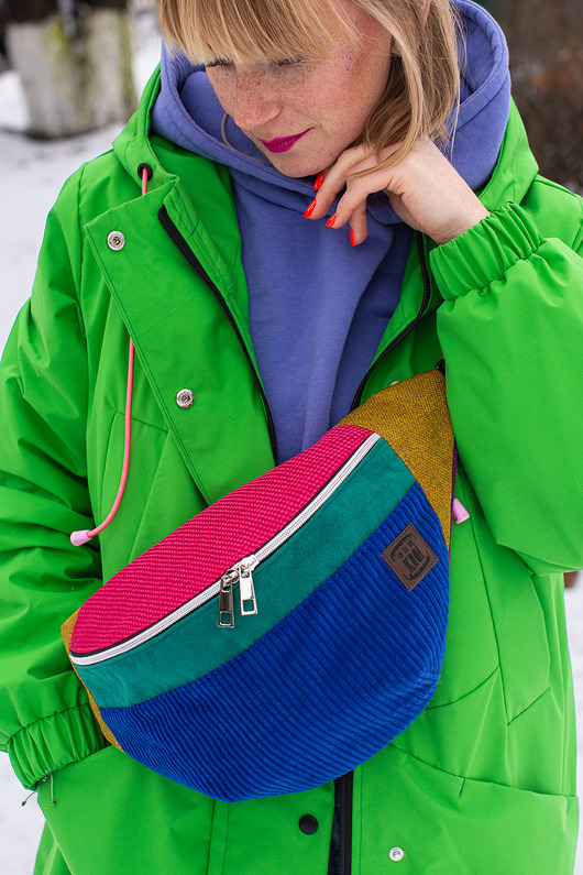 saszetka nerka Duża kolorowa nerka damska ze sztruksu z kolorowym paskiem ENERGIA ŻYCIA