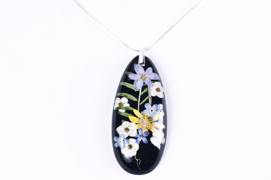 Naszyjnik z kolorowymi kwiatami w żywicy So Jewelry