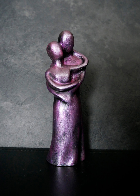 figurki i rzeźby Rzeźba z gipsu, W Twoich Ramionach, fioletowa, wys. 15 cm