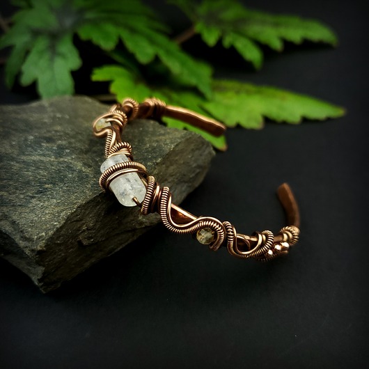 bransoletki wire wrapping Miedziana bransoleta mankietowa z cytrynem