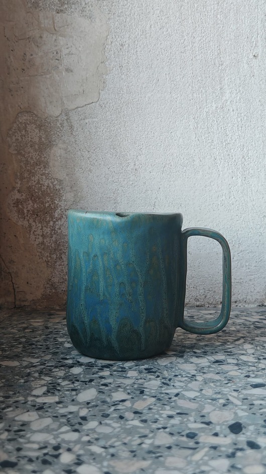 kubki Kubek z miejscem na rurkę