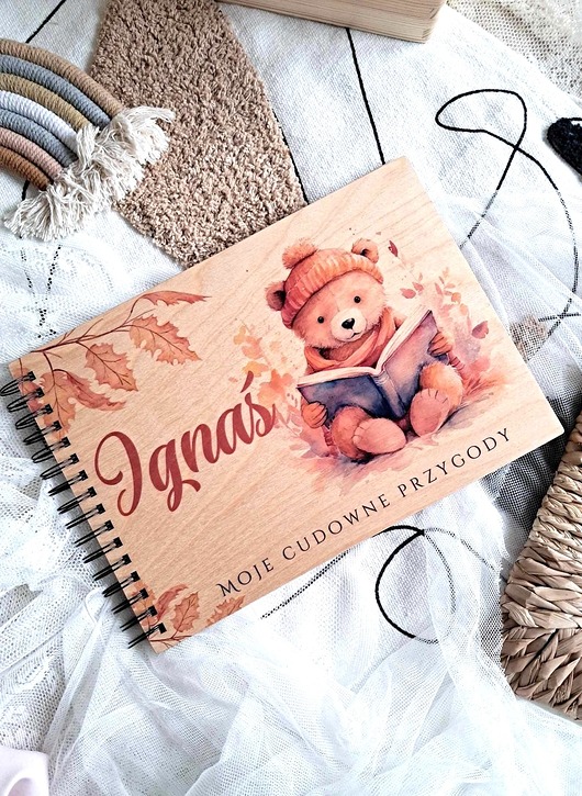 notatniki i albumy ALBUM NA ZDJĘCIA miś z książką,personalizowany, prezent na Roczek, Chrzest
