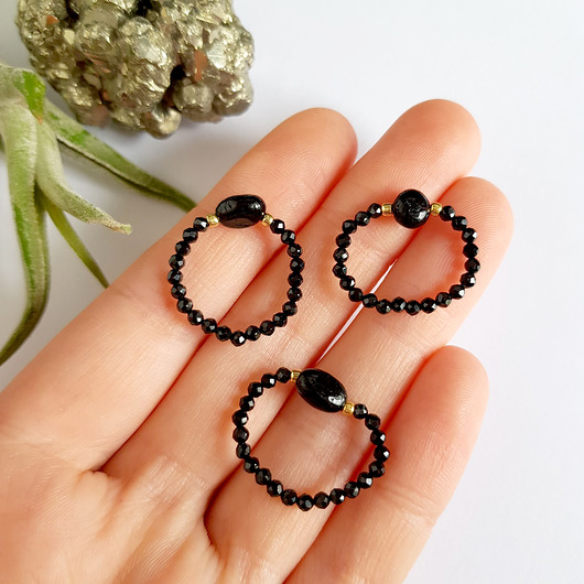 Czarny turmalin i spinel pierścionek Magneska