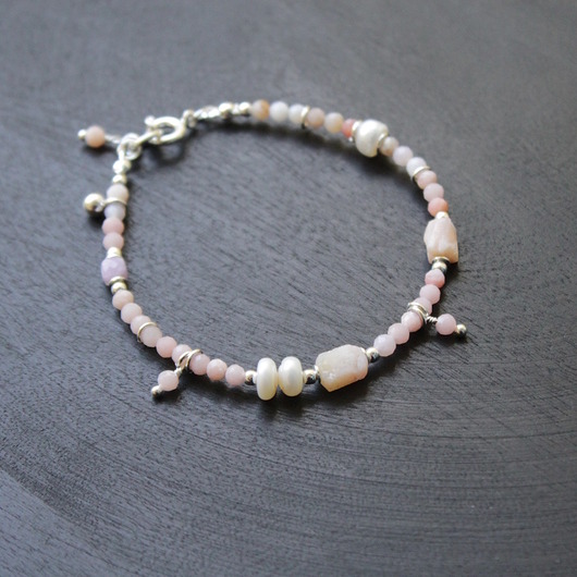 bransoletki z kamieni naturalnych Pudrowa delikatność