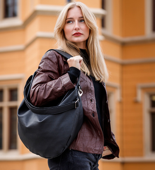 Czarna torebka worek ze skóry ekologicznej Karolina Audycka