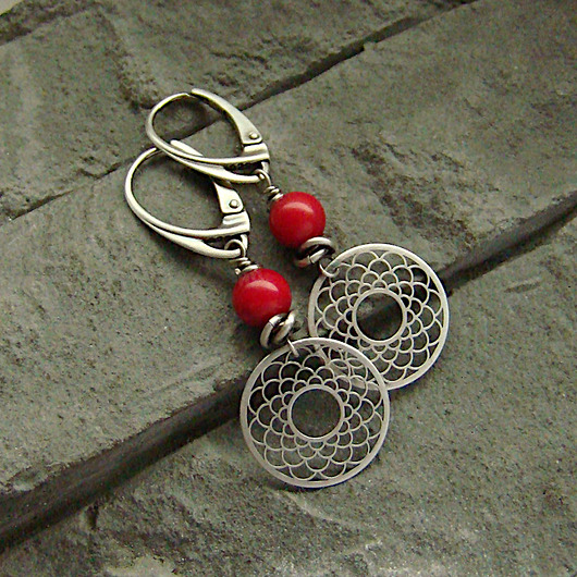 kolczyki z kamieniami Rozety z koralem