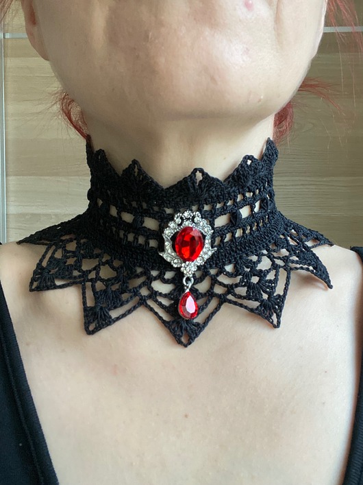 chokery Czarny choker/kolia Wiktoriańska z piękną czerwoną ozdobą