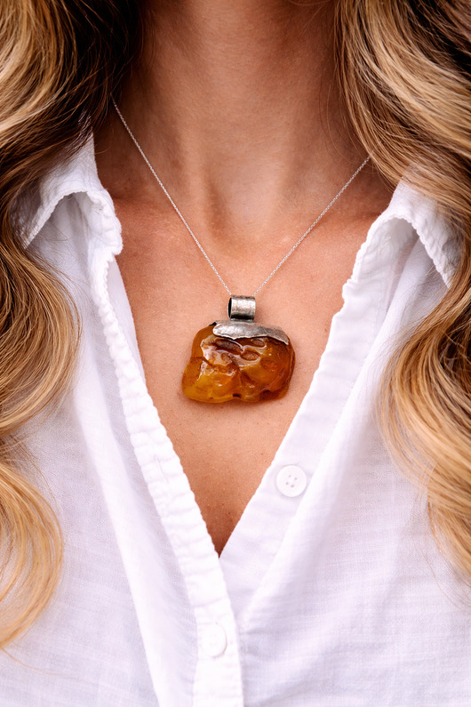 wisiory Surowy wisior z bursztynem bałtyckim - Zawieszka bursztynowa - Bursztyn