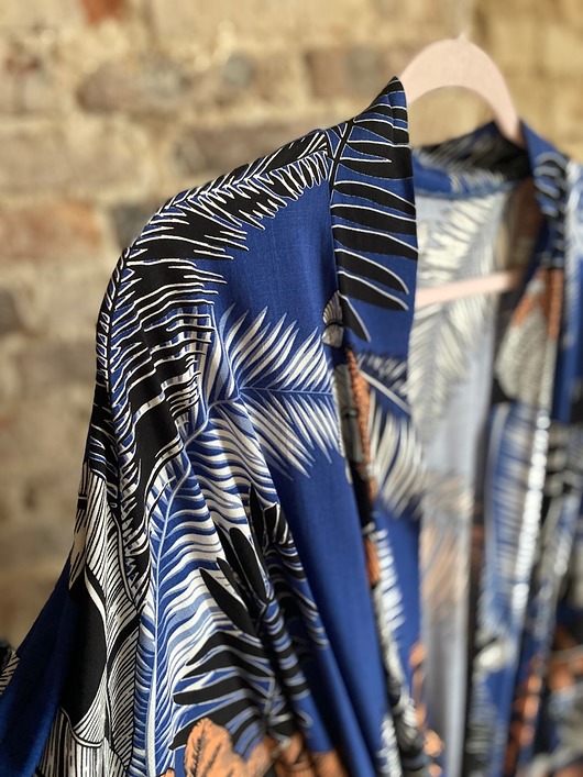 szlafroki damskie Szlafrok narzutka kimono w egzotyczne rosliny