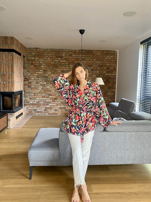 szlafroki damskie Szlafrok narzutka kimono krótkie w wyraziste kwiaty