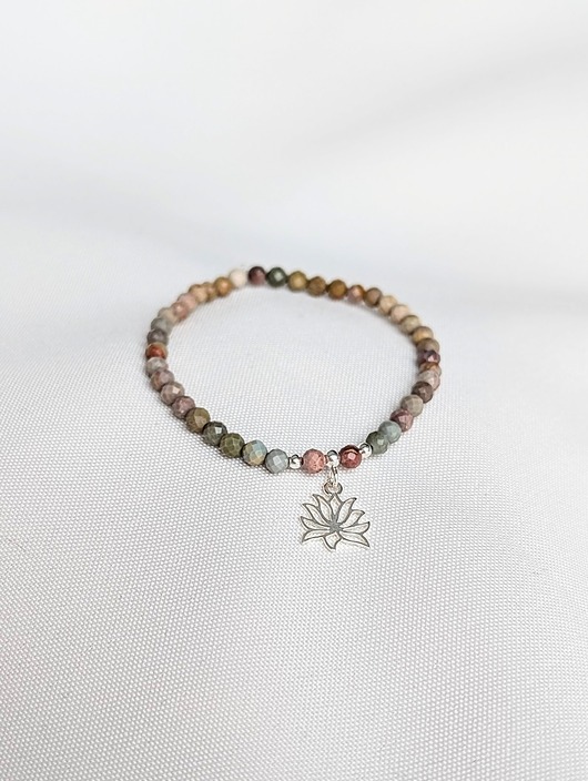 bransoletki z kamieni naturalnych Ziemista bransoletka ze srebrną zawieszką - Agat alashan