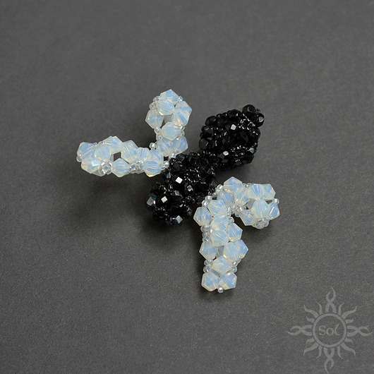 Mucha I, broszka z kryształów, beading Sol