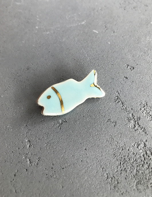 Ceramiczna broszka Rybka turkusowa ELEMTHEBRAND
