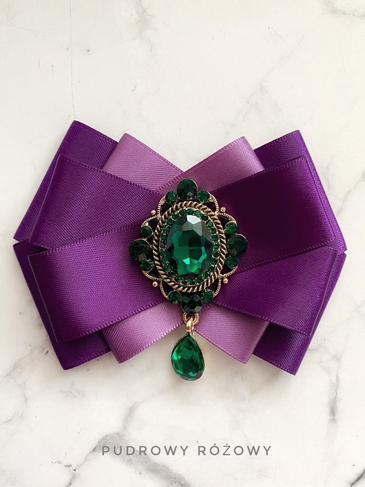 broszki Brosza  z niesamowitym szmaragdowym zielonym kryształem  NEW