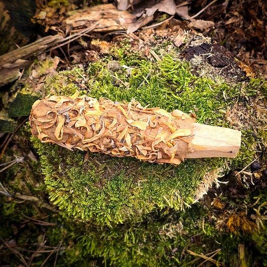 akcesoria do jogi Palo Santo z kwiatami pomarańczy