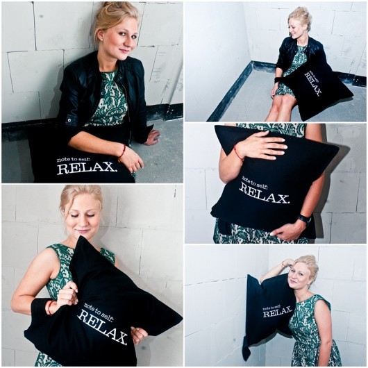  poducha - note to self: RELAX. miau design