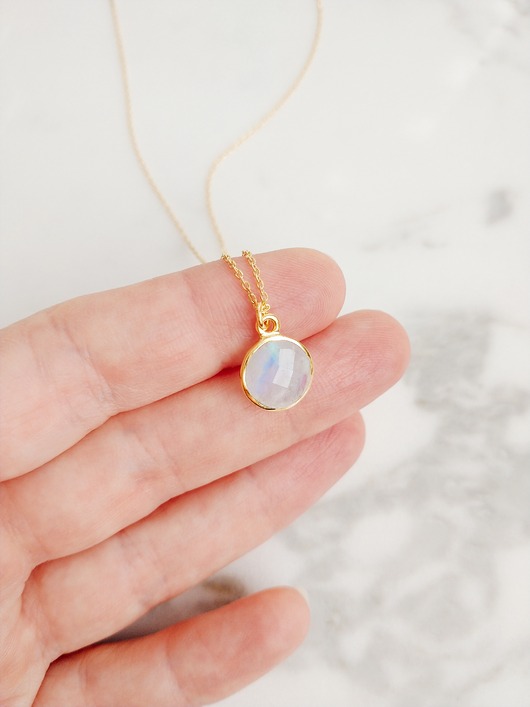 wisiory Naszyjnik z kamieniem księżycowym złoto