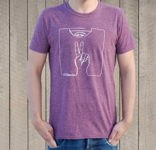 T-shirt unisex z autorskim wzorem - śliwkowy MUNGO