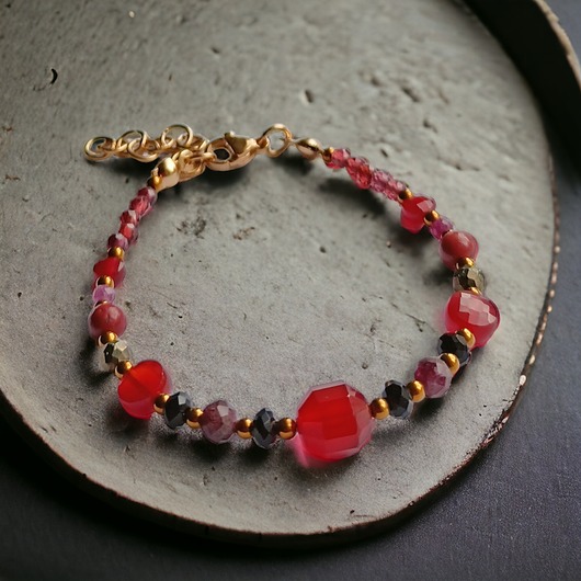 bransoletki z kamieni naturalnych SENSUAL : bransoletka z karneolem, granatem, rubinem.