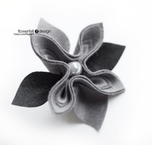 Grey - broszka FlowerFelt Design