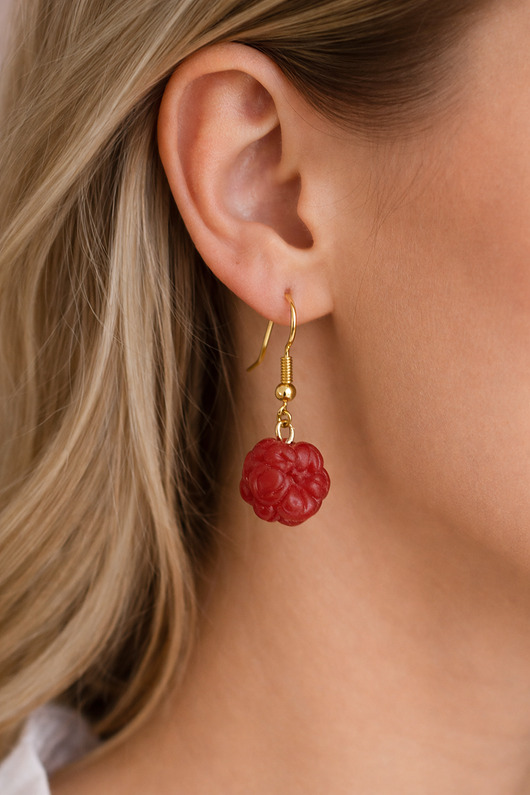 kolczyki z masy plastycznej Kolczyki z zimowymi malinami. Handmade z polimerowej gliny