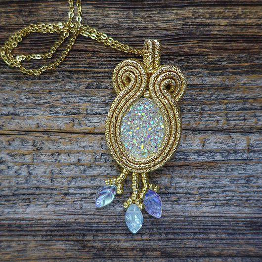 wisiory Złoty wisiorek soutache