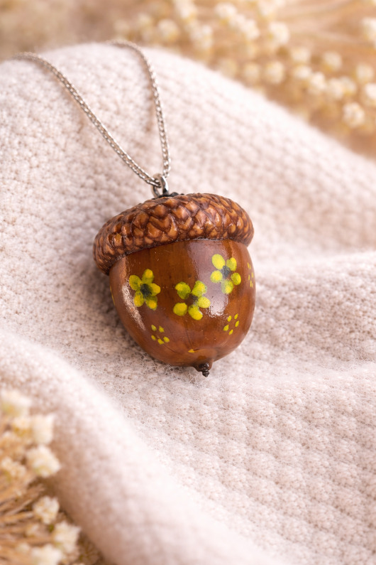 wisiory "Żołądź z Żółtym Kwiatem" - Wisiorek, Naszyjnik, Zawieszka