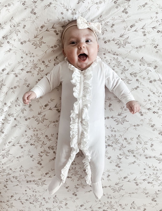 body i śpiochy niemowlęce Pajacyk z falbanką bambusowy śmietankowy